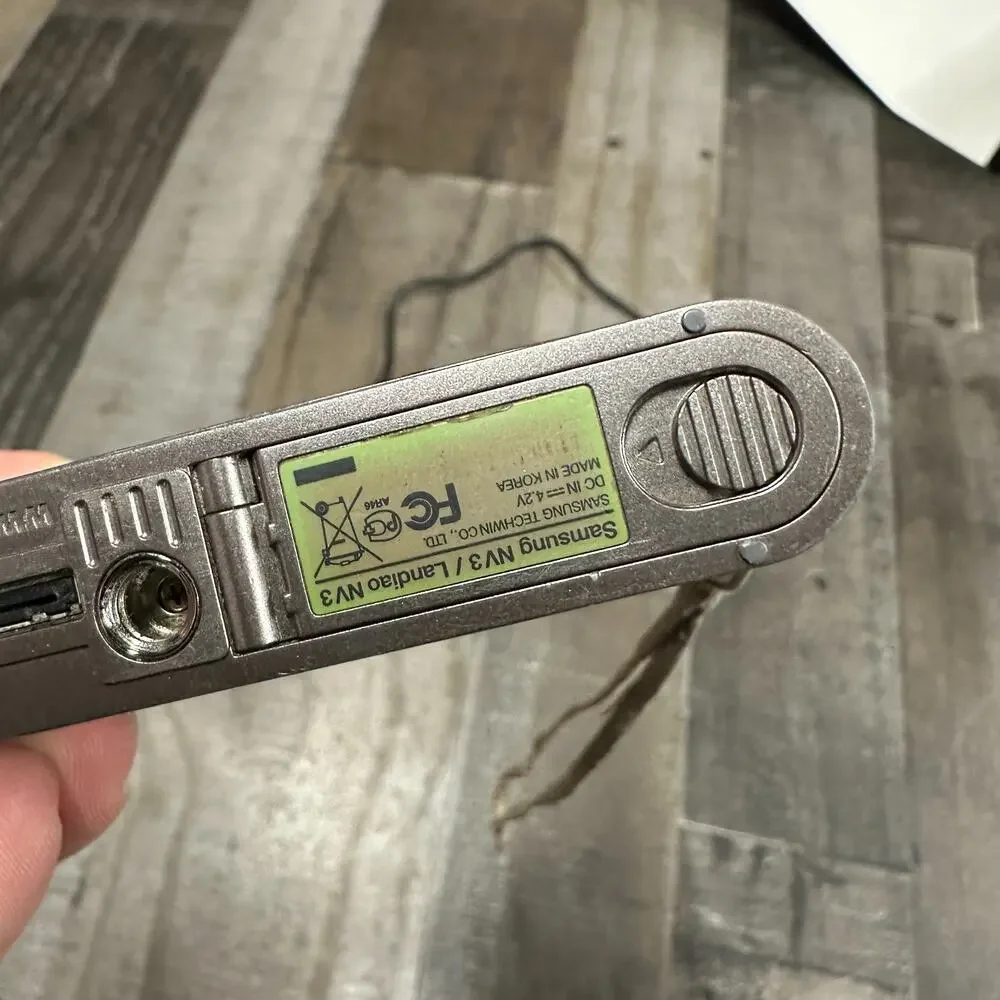 Samsung‎ NV3 7.2MP Digital Camera Silver - Tested with CHARGER